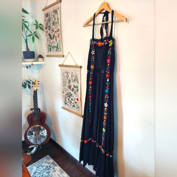 Dresses & Skirts - VINTAGE - 14 - Black Maxi Dress with Colorful Embroidery